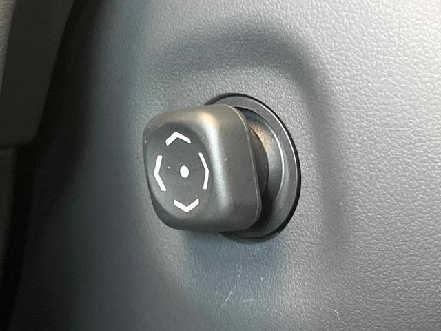 クラウンハイブリッド Ｓ　Ｃパッケージ　セーフティセンス　ブラインドスポットモニター　純正１７インチアルミ　イージークローザー　パドルシフト　ブラックファブリックシート　ステアリングヒーター　純正ＳＤナビ　スーパーライブサウンド　ＥＴＣ（52枚目）