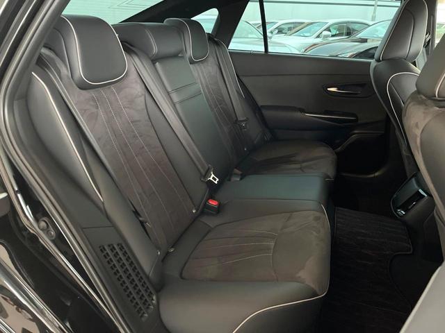 クラウンハイブリッド RSアドバンス TRDエアロ ムーンルーフ プリクラッシュセーフティ ブラインドスポットモニター 純正18インチアルミ パドルシフト ステアリングヒーター ブラックハーフレザーシート メモリー機能付きパワーシート(10枚目)