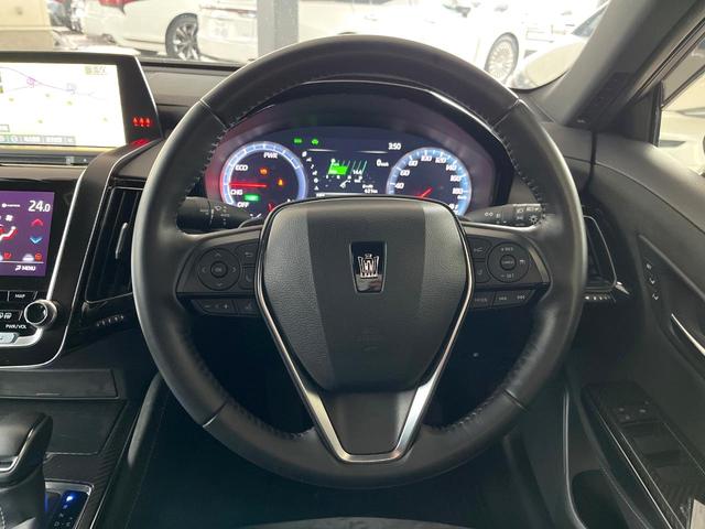 クラウンハイブリッド RSアドバンス TRDエアロ ムーンルーフ プリクラッシュセーフティ ブラインドスポットモニター 純正18インチアルミ パドルシフト ステアリングヒーター ブラックハーフレザーシート メモリー機能付きパワーシート(12枚目)