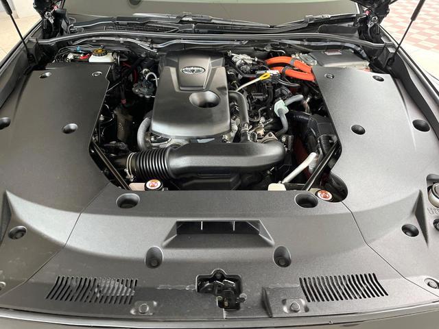 クラウンハイブリッド RSアドバンス TRDエアロ ムーンルーフ プリクラッシュセーフティ ブラインドスポットモニター 純正18インチアルミ パドルシフト ステアリングヒーター ブラックハーフレザーシート メモリー機能付きパワーシート(19枚目)