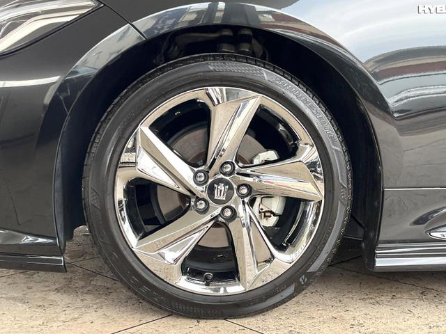 クラウンハイブリッド RSアドバンス TRDエアロ ムーンルーフ プリクラッシュセーフティ ブラインドスポットモニター 純正18インチアルミ パドルシフト ステアリングヒーター ブラックハーフレザーシート メモリー機能付きパワーシート(24枚目)