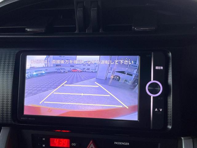 ８６ ＧＴリミテッド　６ＭＴ　バックカメラ　純正１７インチアルミ　ＨＩＤヘッドライト　オートライト　黒ハーフレザーシート　前席シートヒーター　革巻きステアリング　デュアルオートエアコン　アルミペダル　トルセンＬＳＤ　ＥＴＣ（5枚目）