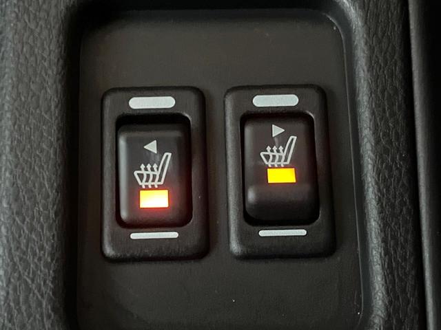 ８６ ＧＴリミテッド　６ＭＴ　バックカメラ　純正１７インチアルミ　ＨＩＤヘッドライト　オートライト　黒ハーフレザーシート　前席シートヒーター　革巻きステアリング　デュアルオートエアコン　アルミペダル　トルセンＬＳＤ　ＥＴＣ（6枚目）