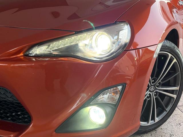 ８６ ＧＴリミテッド　６ＭＴ　バックカメラ　純正１７インチアルミ　ＨＩＤヘッドライト　オートライト　黒ハーフレザーシート　前席シートヒーター　革巻きステアリング　デュアルオートエアコン　アルミペダル　トルセンＬＳＤ　ＥＴＣ（12枚目）