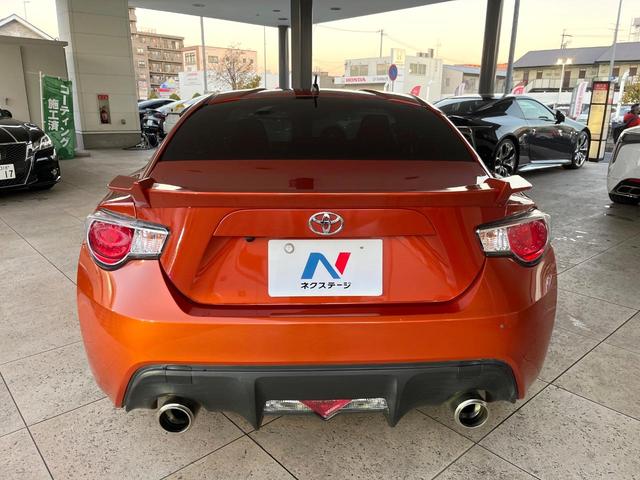 ８６ ＧＴリミテッド　６ＭＴ　バックカメラ　純正１７インチアルミ　ＨＩＤヘッドライト　オートライト　黒ハーフレザーシート　前席シートヒーター　革巻きステアリング　デュアルオートエアコン　アルミペダル　トルセンＬＳＤ　ＥＴＣ（15枚目）