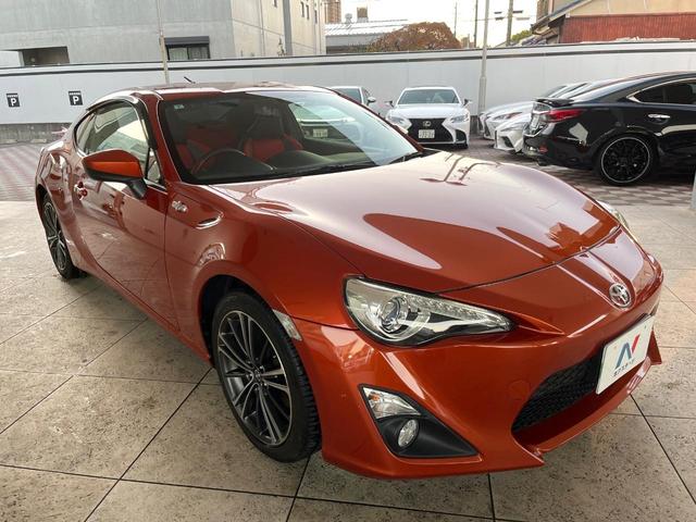 ８６ ＧＴリミテッド　６ＭＴ　バックカメラ　純正１７インチアルミ　ＨＩＤヘッドライト　オートライト　黒ハーフレザーシート　前席シートヒーター　革巻きステアリング　デュアルオートエアコン　アルミペダル　トルセンＬＳＤ　ＥＴＣ（16枚目）