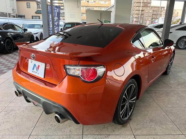 ８６ ＧＴリミテッド　６ＭＴ　バックカメラ　純正１７インチアルミ　ＨＩＤヘッドライト　オートライト　黒ハーフレザーシート　前席シートヒーター　革巻きステアリング　デュアルオートエアコン　アルミペダル　トルセンＬＳＤ　ＥＴＣ（17枚目）