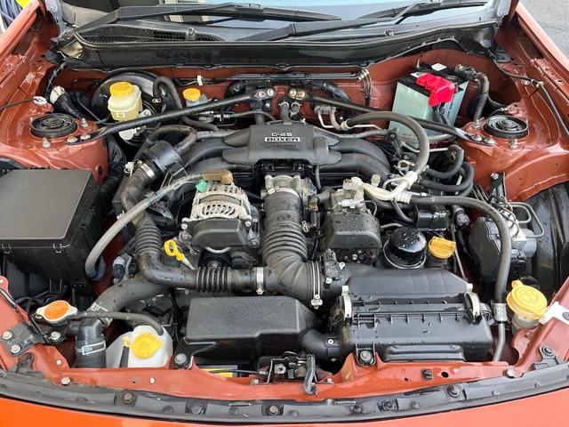 ８６ ＧＴリミテッド　６ＭＴ　バックカメラ　純正１７インチアルミ　ＨＩＤヘッドライト　オートライト　黒ハーフレザーシート　前席シートヒーター　革巻きステアリング　デュアルオートエアコン　アルミペダル　トルセンＬＳＤ　ＥＴＣ（18枚目）