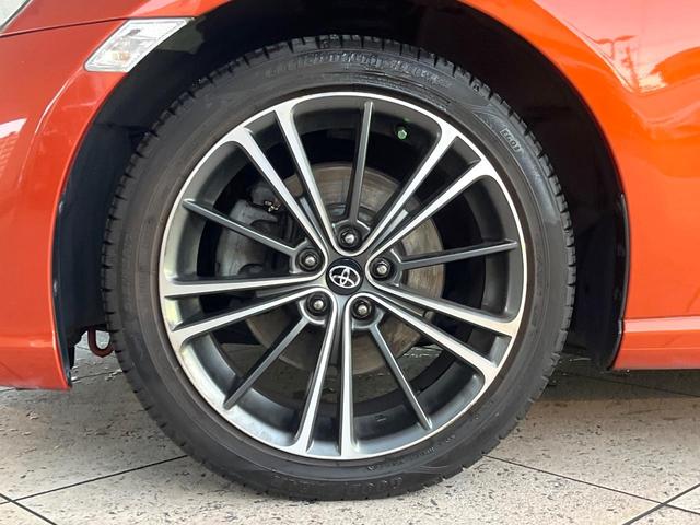 ８６ ＧＴリミテッド　６ＭＴ　バックカメラ　純正１７インチアルミ　ＨＩＤヘッドライト　オートライト　黒ハーフレザーシート　前席シートヒーター　革巻きステアリング　デュアルオートエアコン　アルミペダル　トルセンＬＳＤ　ＥＴＣ（21枚目）