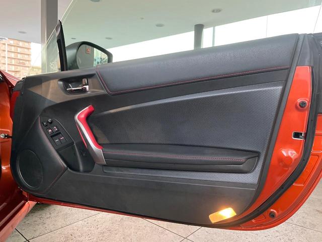 ８６ ＧＴリミテッド　６ＭＴ　バックカメラ　純正１７インチアルミ　ＨＩＤヘッドライト　オートライト　黒ハーフレザーシート　前席シートヒーター　革巻きステアリング　デュアルオートエアコン　アルミペダル　トルセンＬＳＤ　ＥＴＣ（35枚目）