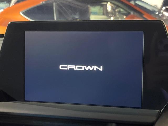 クラウンハイブリッド RS セーフティセンス 3眼LEDヘッドライト/フロントフォグ 純正18インチアルミ スーパーライブサウンドシステム 革巻きステアリング パドルシフト ステアリングヒーター 前席シートエアコン 電動チルト(3枚目)