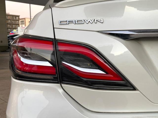クラウンハイブリッド RS セーフティセンス 3眼LEDヘッドライト/フロントフォグ 純正18インチアルミ スーパーライブサウンドシステム 革巻きステアリング パドルシフト ステアリングヒーター 前席シートエアコン 電動チルト(23枚目)