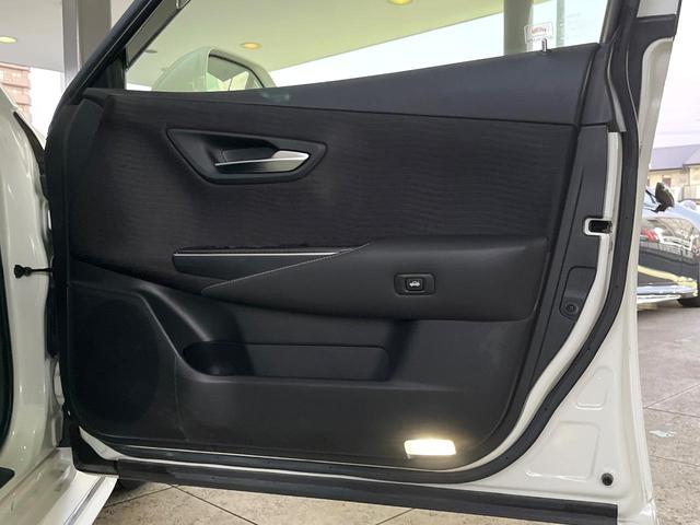 クラウンハイブリッド RS セーフティセンス 3眼LEDヘッドライト/フロントフォグ 純正18インチアルミ スーパーライブサウンドシステム 革巻きステアリング パドルシフト ステアリングヒーター 前席シートエアコン 電動チルト(34枚目)