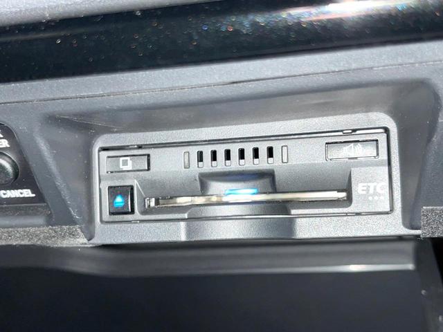 クラウンハイブリッド RS セーフティセンス 3眼LEDヘッドライト/フロントフォグ 純正18インチアルミ スーパーライブサウンドシステム 革巻きステアリング パドルシフト ステアリングヒーター 前席シートエアコン 電動チルト(61枚目)