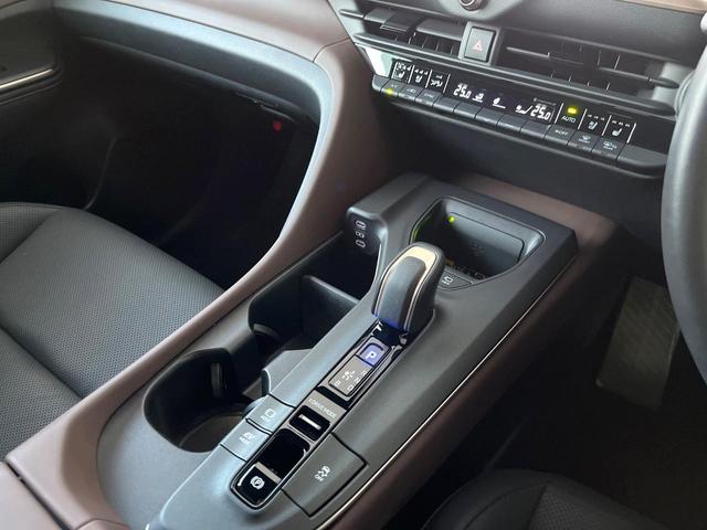 クラウンクロスオーバー Gアドバンスド・レザーパッケージ 4WD モデリスタフルエアロ デジタルインナーミラー パノラミックビューモニター 黒革シート セーフティセンス 4眼LEDヘッドライト 純正21インチアルミ 純正革巻きステアリング(46枚目)