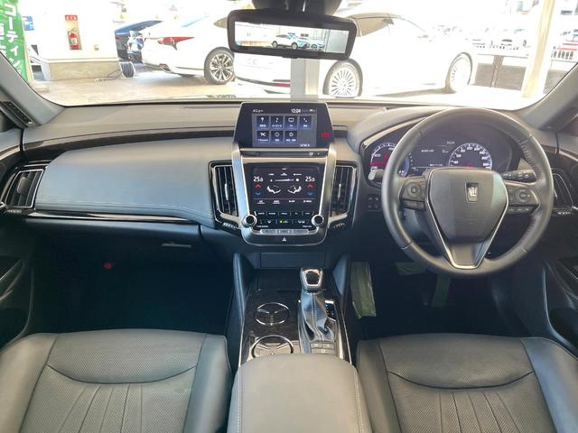 クラウンハイブリッド G-エグゼクティブ モデリスタエアロ パノラミックビューモニター ムーンルーフ デジタルインナーミラー 黒革シート ブラインドスポットモニター メモリー機能付きパワーシート 全席シートヒーター 純正18インチアルミ 禁煙(2枚目)