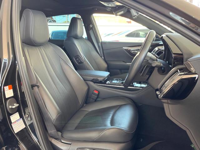 クラウンハイブリッド G-エグゼクティブ モデリスタエアロ パノラミックビューモニター ムーンルーフ デジタルインナーミラー 黒革シート ブラインドスポットモニター メモリー機能付きパワーシート 全席シートヒーター 純正18インチアルミ 禁煙(9枚目)