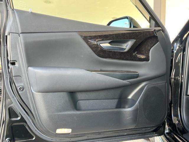 クラウンハイブリッド G-エグゼクティブ モデリスタエアロ パノラミックビューモニター ムーンルーフ デジタルインナーミラー 黒革シート ブラインドスポットモニター メモリー機能付きパワーシート 全席シートヒーター 純正18インチアルミ 禁煙(37枚目)