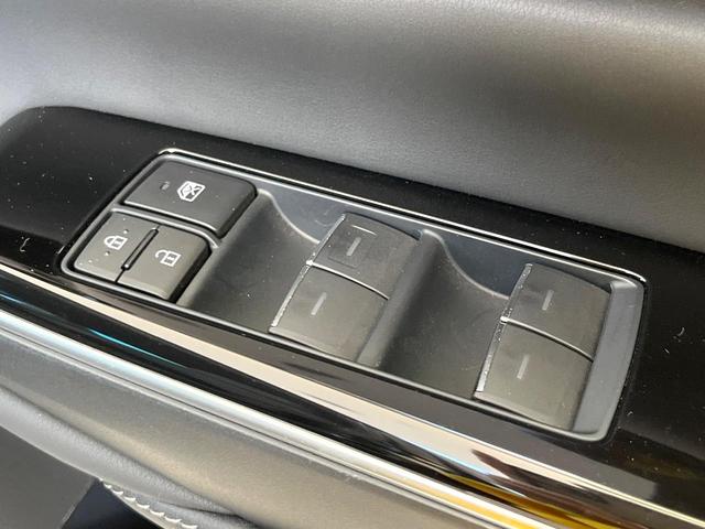 クラウンハイブリッド G-エグゼクティブ モデリスタエアロ パノラミックビューモニター ムーンルーフ デジタルインナーミラー 黒革シート ブラインドスポットモニター メモリー機能付きパワーシート 全席シートヒーター 純正18インチアルミ 禁煙(40枚目)