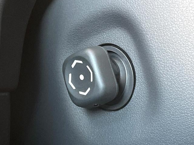 クラウンハイブリッド G-エグゼクティブ モデリスタエアロ パノラミックビューモニター ムーンルーフ デジタルインナーミラー 黒革シート ブラインドスポットモニター メモリー機能付きパワーシート 全席シートヒーター 純正18インチアルミ 禁煙(57枚目)