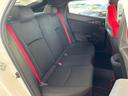 後部座席も気になるようなキズ・汚れやへたり等、大きなダメージはなく、良好な状態です。