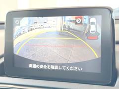 【バックカメラ】駐車時に後方がリアルタイム映像で確認できます。大型商業施設や立体駐車場での駐車時や、夜間のバック時に大活躍！運転スキルに関わらず、今や必須となった装備のひとつです！ 5