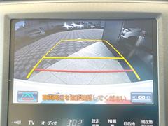 【バックカメラ】駐車時に後方がリアルタイム映像で確認できます。大型商業施設や立体駐車場での駐車時や、夜間のバック時に大活躍！運転スキルに関わらず、今や必須となった装備のひとつです！ 6