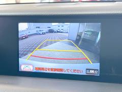 【バックカメラ】駐車時に後方がリアルタイム映像で確認できます。大型商業施設や立体駐車場での駐車時や、夜間のバック時に大活躍！運転スキルに関わらず、今や必須となった装備のひとつです！ 5