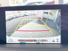 【バックカメラ】駐車時に後方がリアルタイム映像で確認できます。大型商業施設や立体駐車場での駐車時や、夜間のバック時に大活躍！運転スキルに関わらず、今や必須となった装備のひとつです！ 4