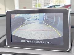 【バックカメラ】駐車時に後方がリアルタイム映像で確認できます。大型商業施設や立体駐車場での駐車時や、夜間のバック時に大活躍！運転スキルに関わらず、今や必須となった装備のひとつです！ 5