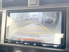 【バックカメラ】駐車時に後方がリアルタイム映像で確認できます。大型商業施設や立体駐車場での駐車時や、夜間のバック時に大活躍！運転スキルに関わらず、今や必須となった装備のひとつです！ 4