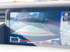 【バックカメラ】駐車時に後方がリアルタイム映像で確認できます。大型商業施設や立体駐車場での駐車時や、夜間のバック時に大活躍！運転スキルに関わらず、今や必須となった装備のひとつです！ 4