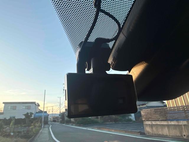 プリウス Aツーリングセレクション ドライブレコーダー ETC クリアランスソナー レーンアシスト オートクルーズコントロール パークアシスト 衝突被害軽減システム バックカメラ TV アルミホイール オートマチックハイビーム(7枚目)