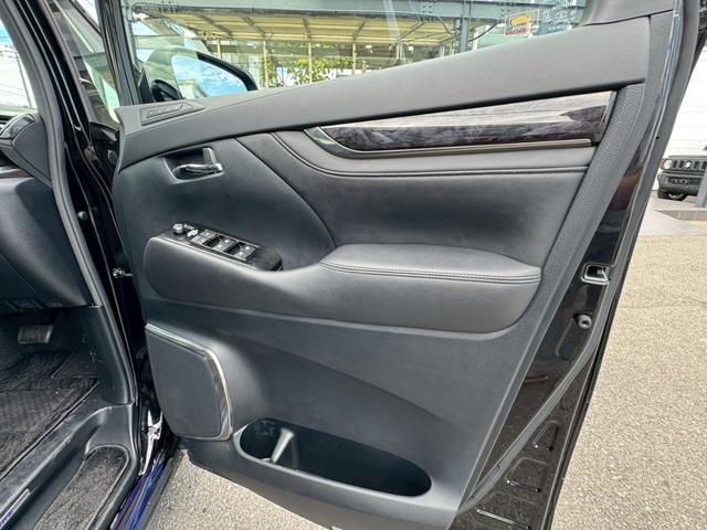 ヴェルファイア ２．５Ｚ　Ｇエディション　モデリスタエアロ（Ｆ／Ｓ／Ｒ）　　サンルーフ　フリップダウンモニター　両側電動スライドドア　フリップダウンモニター　シートヒーター　シートベンチレーション　ステアリングヒーター　ＥＴＣ　ワイヤレス充電（68枚目）
