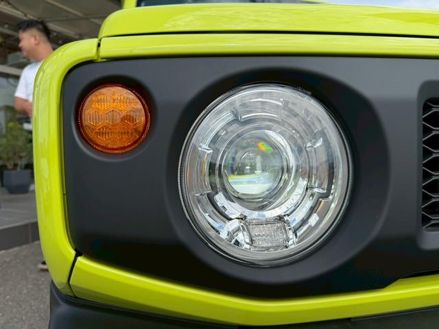 ジムニー ＸＣ　スズキセーフティーサポート　運転席助手席シートヒーター　ＬＥＤヘッドライト　クルーズコントロール　ステアリングスイッチ　スマートキー　プッシュボタンスタート　背面スペアタイヤ　電動ミラー　オートライト（18枚目）