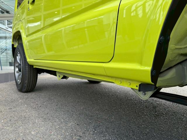 ジムニー ＸＣ　スズキセーフティーサポート　運転席助手席シートヒーター　ＬＥＤヘッドライト　クルーズコントロール　ステアリングスイッチ　スマートキー　プッシュボタンスタート　背面スペアタイヤ　電動ミラー　オートライト（20枚目）