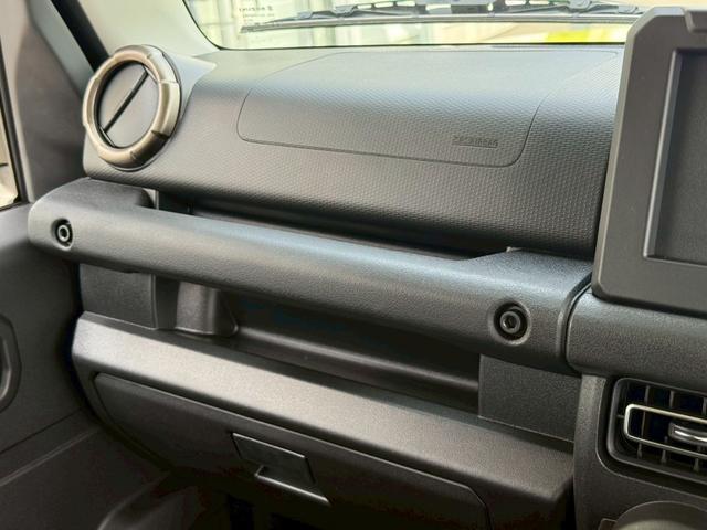 ジムニー ＸＣ　スズキセーフティーサポート　運転席助手席シートヒーター　ＬＥＤヘッドライト　クルーズコントロール　ステアリングスイッチ　スマートキー　プッシュボタンスタート　背面スペアタイヤ　電動ミラー　オートライト（60枚目）