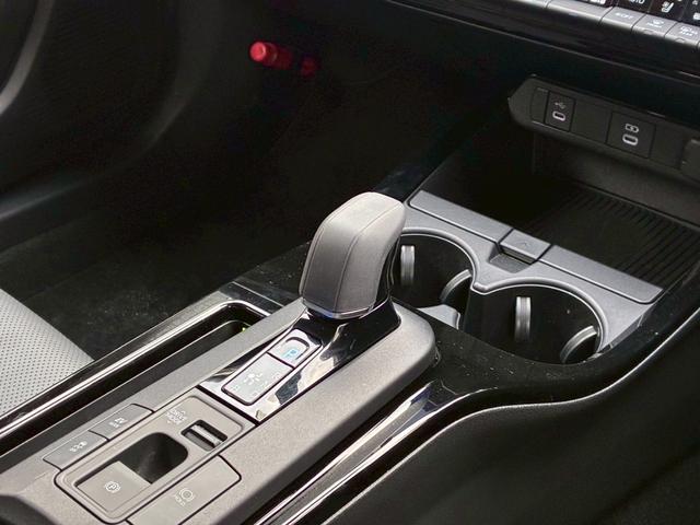 プリウス Ｚ　モデリスタエアロ　トヨタチームメイト　パノラミックビューモニター　１２．３ディスプレイオーディオ　デジタルインナーミラー　純正１９インチＡＷ　　黒革シート　レーダークルーズコントロール　シートヒーター（50枚目）