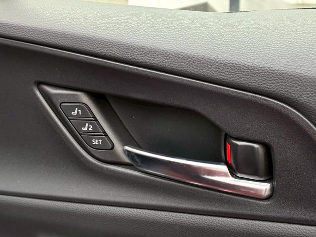 プリウス Ｚ　モデリスタエアロ　トヨタチームメイト　パノラミックビューモニター　１２．３ディスプレイオーディオ　デジタルインナーミラー　純正１９インチＡＷ　　黒革シート　レーダークルーズコントロール　シートヒーター（60枚目）