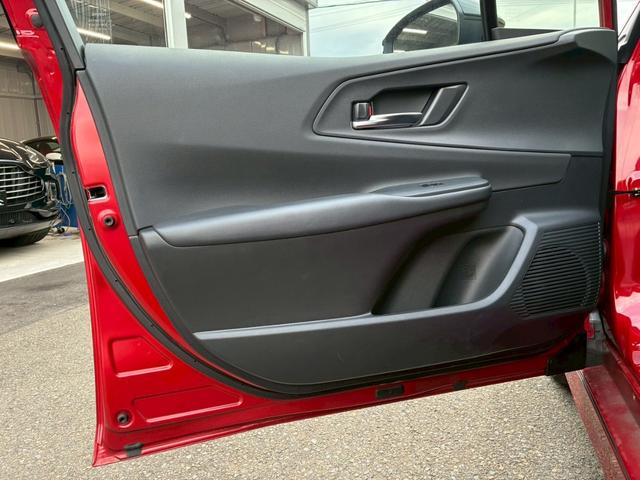 プリウス Ｚ　モデリスタエアロ　トヨタチームメイト　パノラミックビューモニター　１２．３ディスプレイオーディオ　デジタルインナーミラー　純正１９インチＡＷ　　黒革シート　レーダークルーズコントロール　シートヒーター（67枚目）