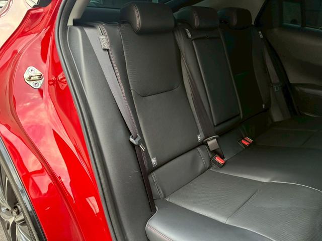 プリウス Ｚ　モデリスタエアロ　トヨタチームメイト　パノラミックビューモニター　１２．３ディスプレイオーディオ　デジタルインナーミラー　純正１９インチＡＷ　　黒革シート　レーダークルーズコントロール　シートヒーター（70枚目）