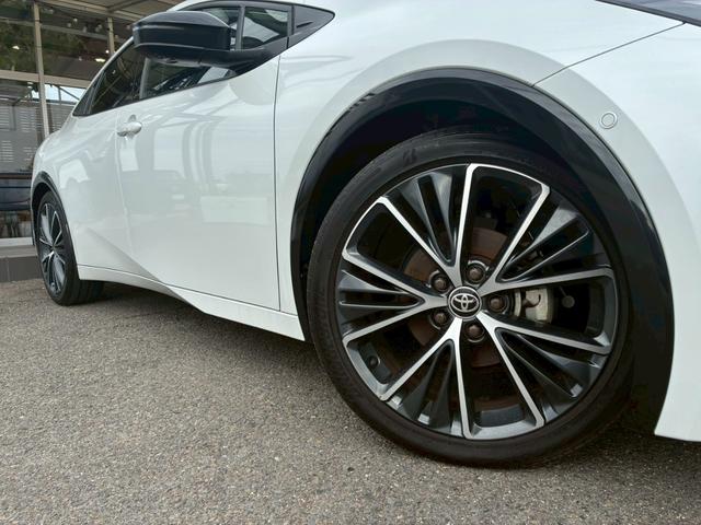 プリウス Ｚ　パノラマルーフ　パノラミックビューモニター　デジタルインナーミラー　純正１９インチＡＷ　１２，３インチディスプレイオーディオ　シートヒーター　ベンチレーション　ＬＥＤヘッドライト　クルーズコントロール（17枚目）