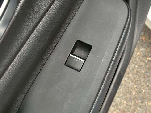 プリウス Ｚ　パノラマルーフ　パノラミックビューモニター　デジタルインナーミラー　純正１９インチＡＷ　１２，３インチディスプレイオーディオ　シートヒーター　ベンチレーション　ＬＥＤヘッドライト　クルーズコントロール（69枚目）