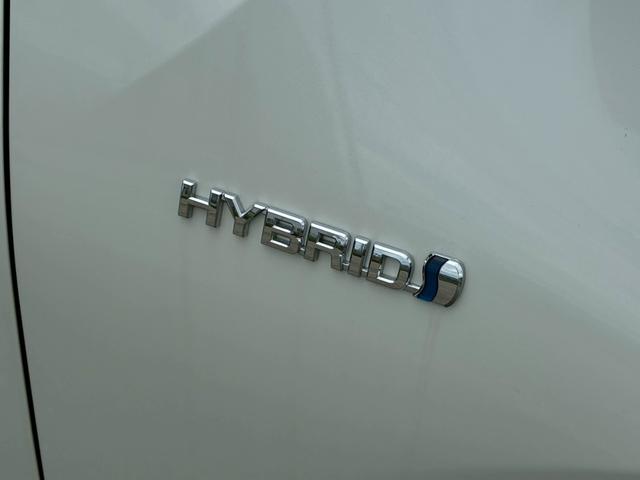 プリウス Ｓセーフティプラス　純正ナビ　バックカメラ　レーダークルーズコントロール　トヨタセーフティ　純正１５インチＡＷ　スマートキー　ＥＴＣ　衝突被害軽減システム　オートライト　オートエアコン　コーナーセンサー　プッシュスタート（19枚目）