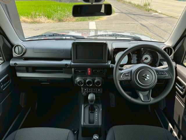 ジムニー XC 4WD オートマチック 純正16インチアルミホイール LEDヘッドライト フロントフォグランプ 運転席/助手席シートヒーター スマートキー プッシュボタンスタート 背面スペアタイヤ 電動格納ドアミラー(2枚目)