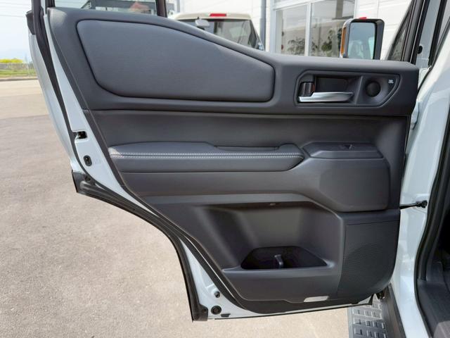 ランドクルーザー250 VX サンルーフ JBLサウンドシステム トヨタチームメイト デジタルインナーミラー パノラミックビューモニター 7人乗り 黒革シート レーダークルーズコントロール BSM 18インチAW  シートヒーター(71枚目)