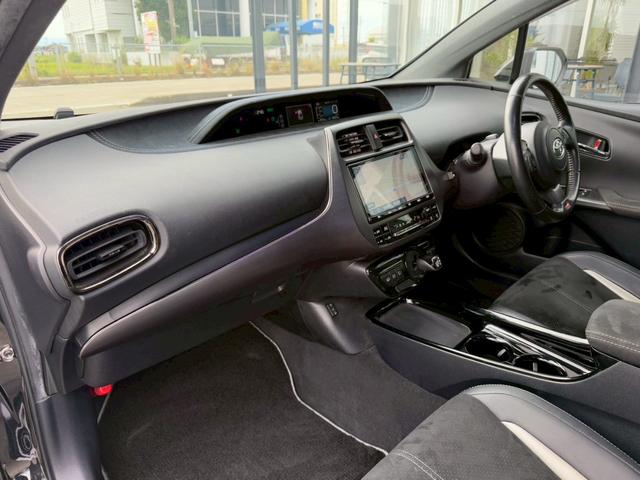 プリウスPHV S GRスポーツ 純正9インチナビ シートヒーター トヨタセーフティセンス レーダークルーズコントロール ETC フルセグTV ハーフレザーシート オートライト LEDライト クリアランスソナー Bluetooth接続(40枚目)
