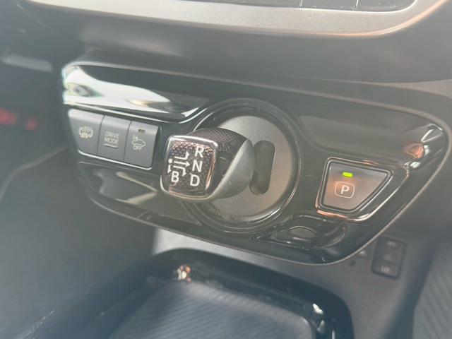 プリウスPHV S GRスポーツ 純正9インチナビ シートヒーター トヨタセーフティセンス レーダークルーズコントロール ETC フルセグTV ハーフレザーシート オートライト LEDライト クリアランスソナー Bluetooth接続(51枚目)