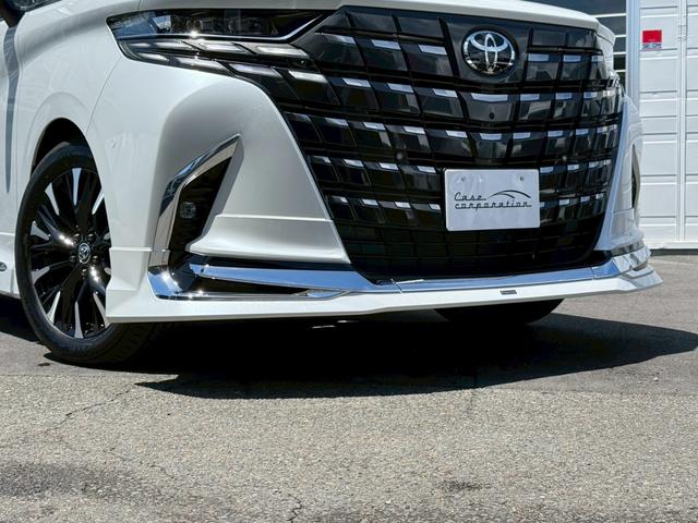 アルファードハイブリッド スペーシャスラウンジ　【トヨタ特別架装車】モデリスタエアロ（Ｆ／Ｓ／Ｒ）　ユニバーサルステップ（ＭＯＰ）内装ニュートラルベージュ　プラチナホワイトパール　ＪＢＬサウンド　ヘッドレストスピーカー　冷蔵庫　左右独立ムーンルーフ（12枚目）