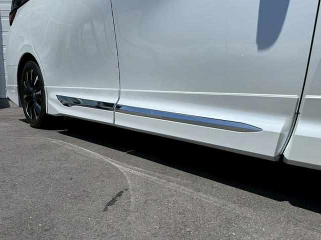アルファードハイブリッド スペーシャスラウンジ　【トヨタ特別架装車】モデリスタエアロ（Ｆ／Ｓ／Ｒ）　ユニバーサルステップ（ＭＯＰ）内装ニュートラルベージュ　プラチナホワイトパール　ＪＢＬサウンド　ヘッドレストスピーカー　冷蔵庫　左右独立ムーンルーフ（14枚目）
